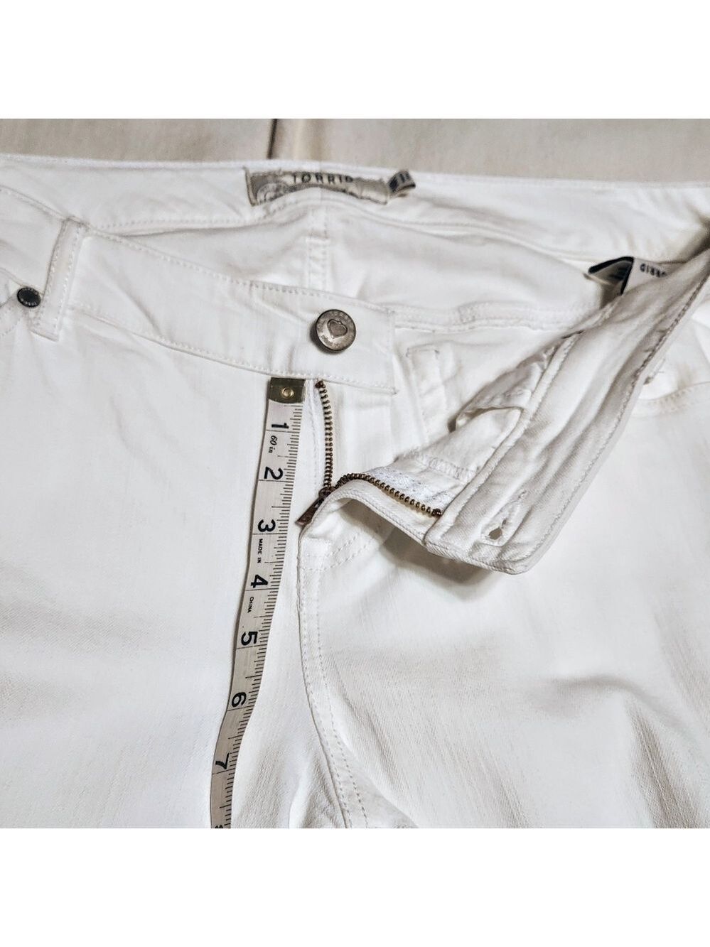 Torrid White Ripped Distressed Mid Rise Stretch Denim Jeans 14 Regular - Picture 9 of 10